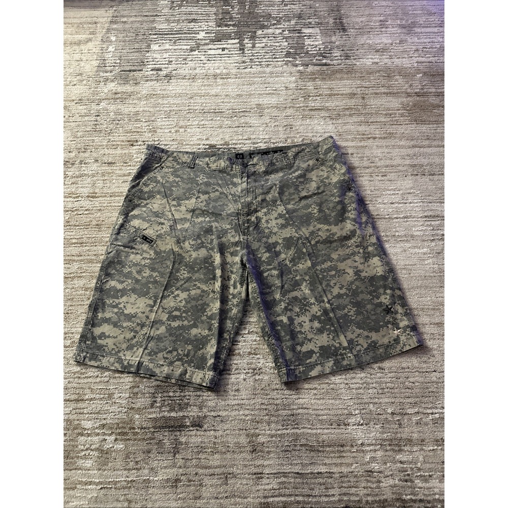 No Fear Cargo Pixel Camo Shorts Size 42 Button Pockets Logo 3-Star VINTAGE 90s
